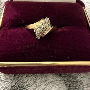 10k cluster solid gold ring